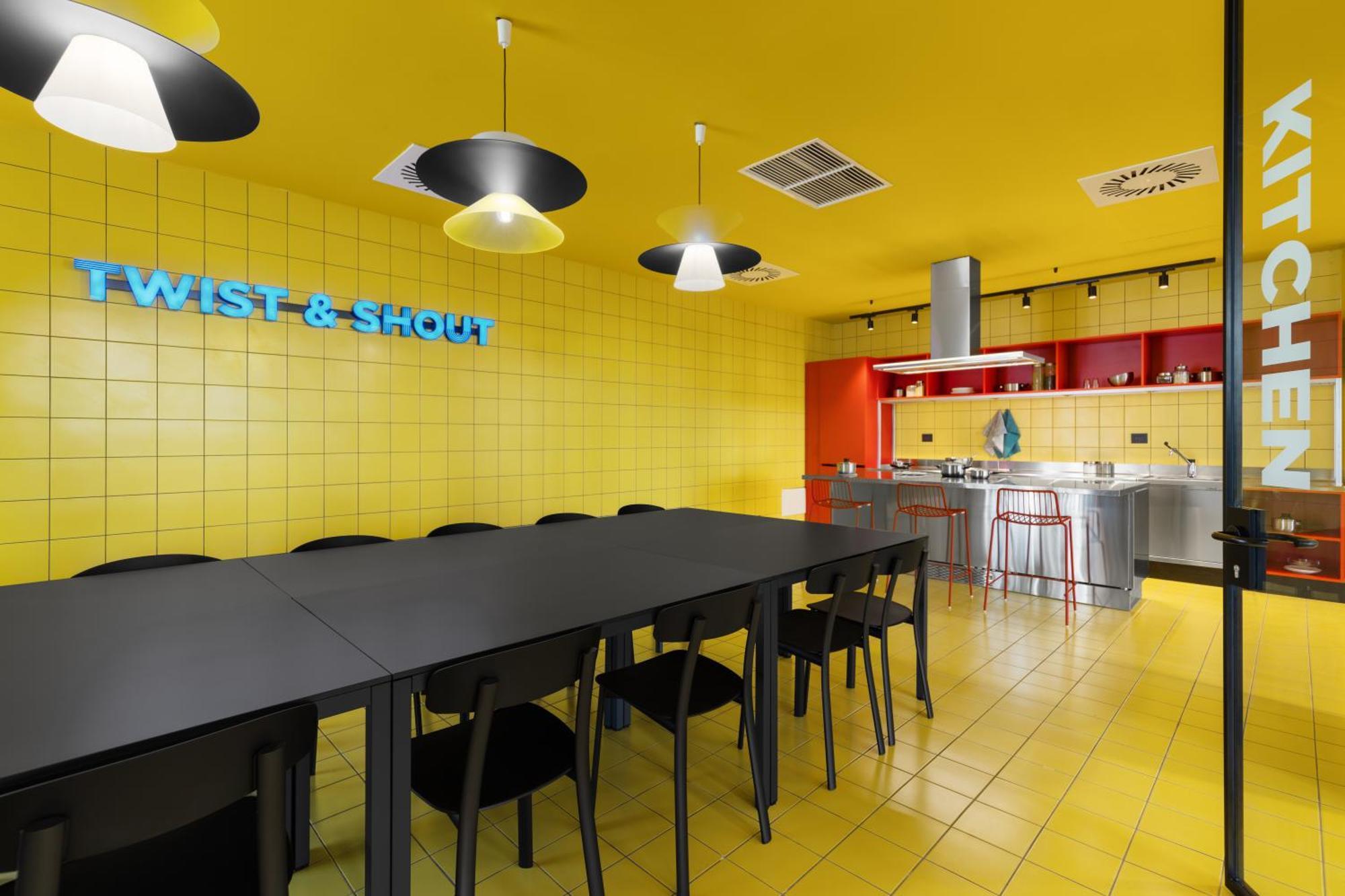 Cx Milan Nom Hostel Екстериор снимка