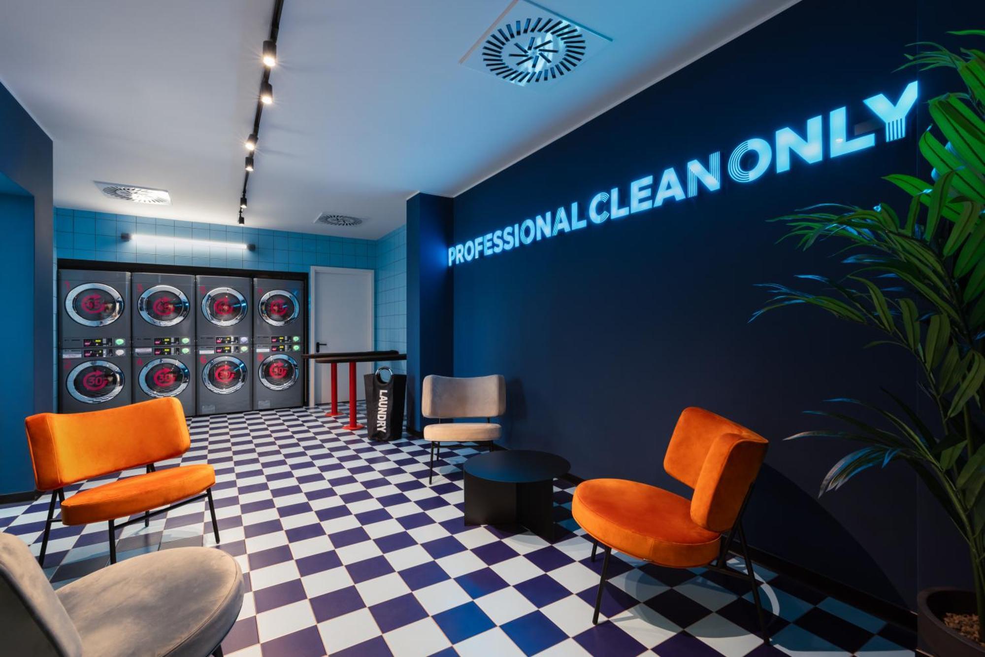Cx Milan Nom Hostel Екстериор снимка