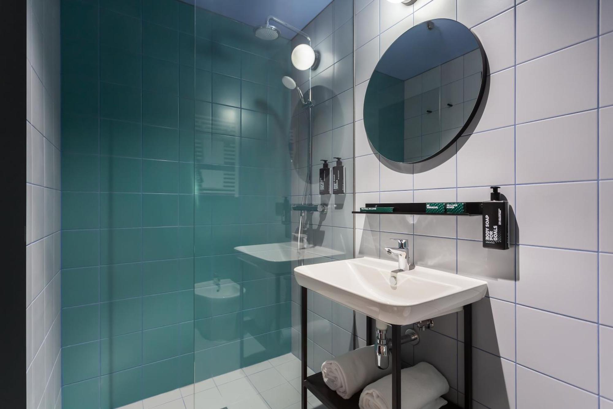 Cx Milan Nom Hostel Екстериор снимка