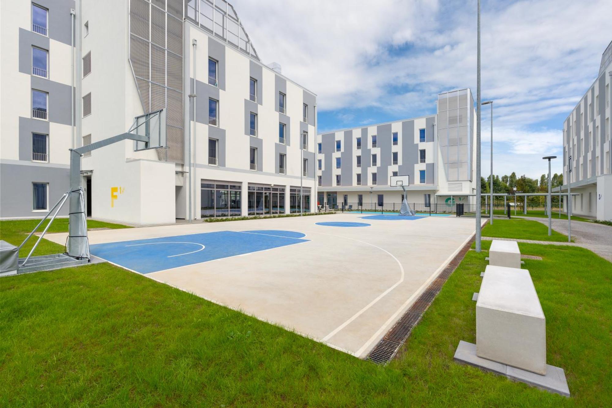 Cx Milan Nom Hostel Екстериор снимка