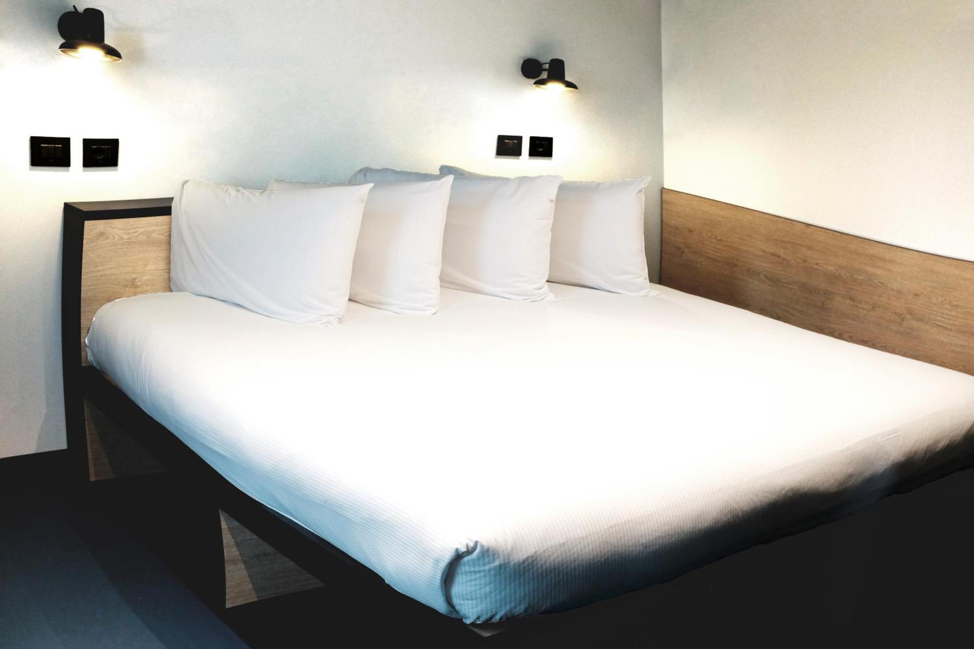 Cx Milan Nom Hostel Екстериор снимка