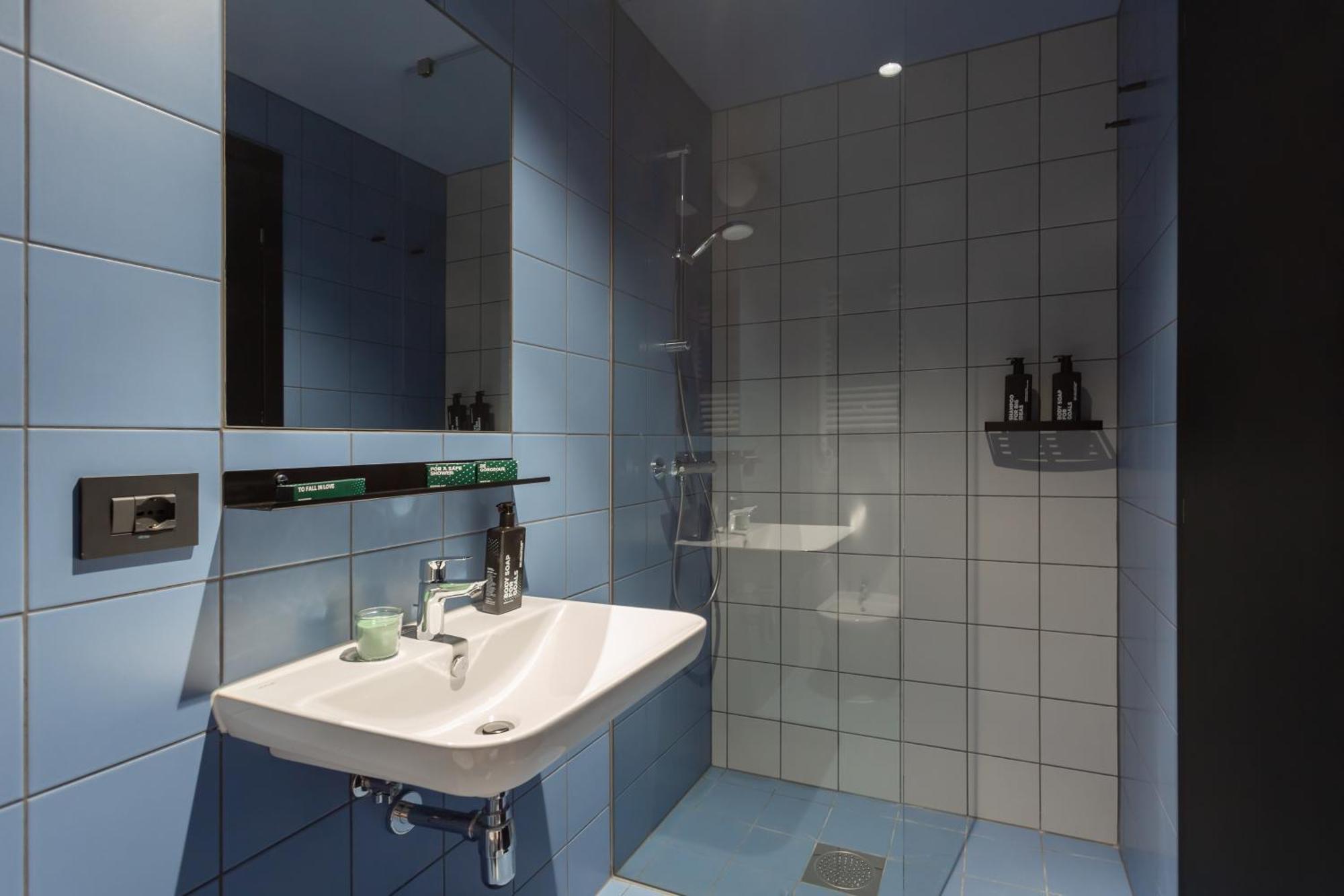 Cx Milan Nom Hostel Екстериор снимка